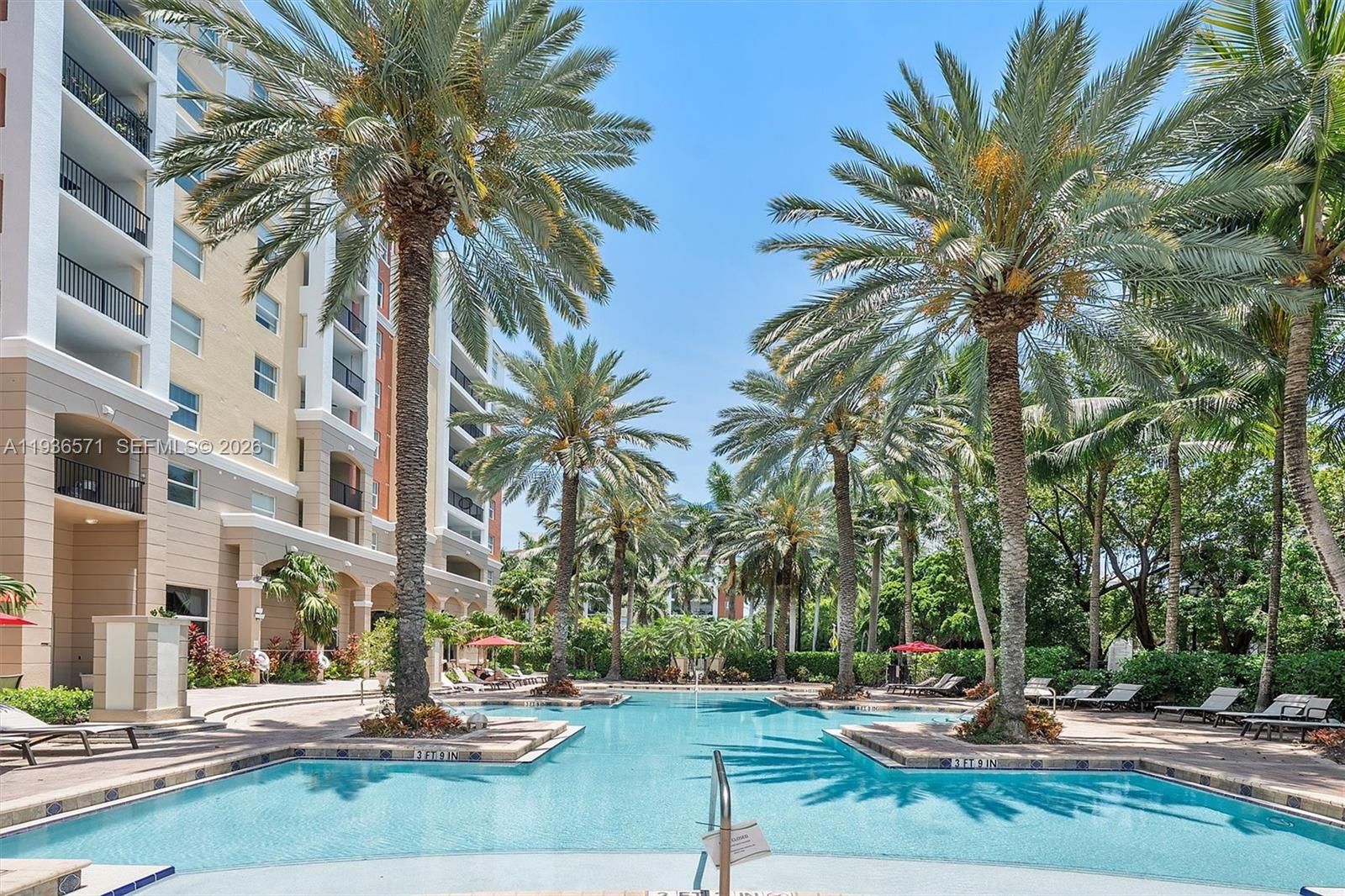 Porto Bellagio Condos