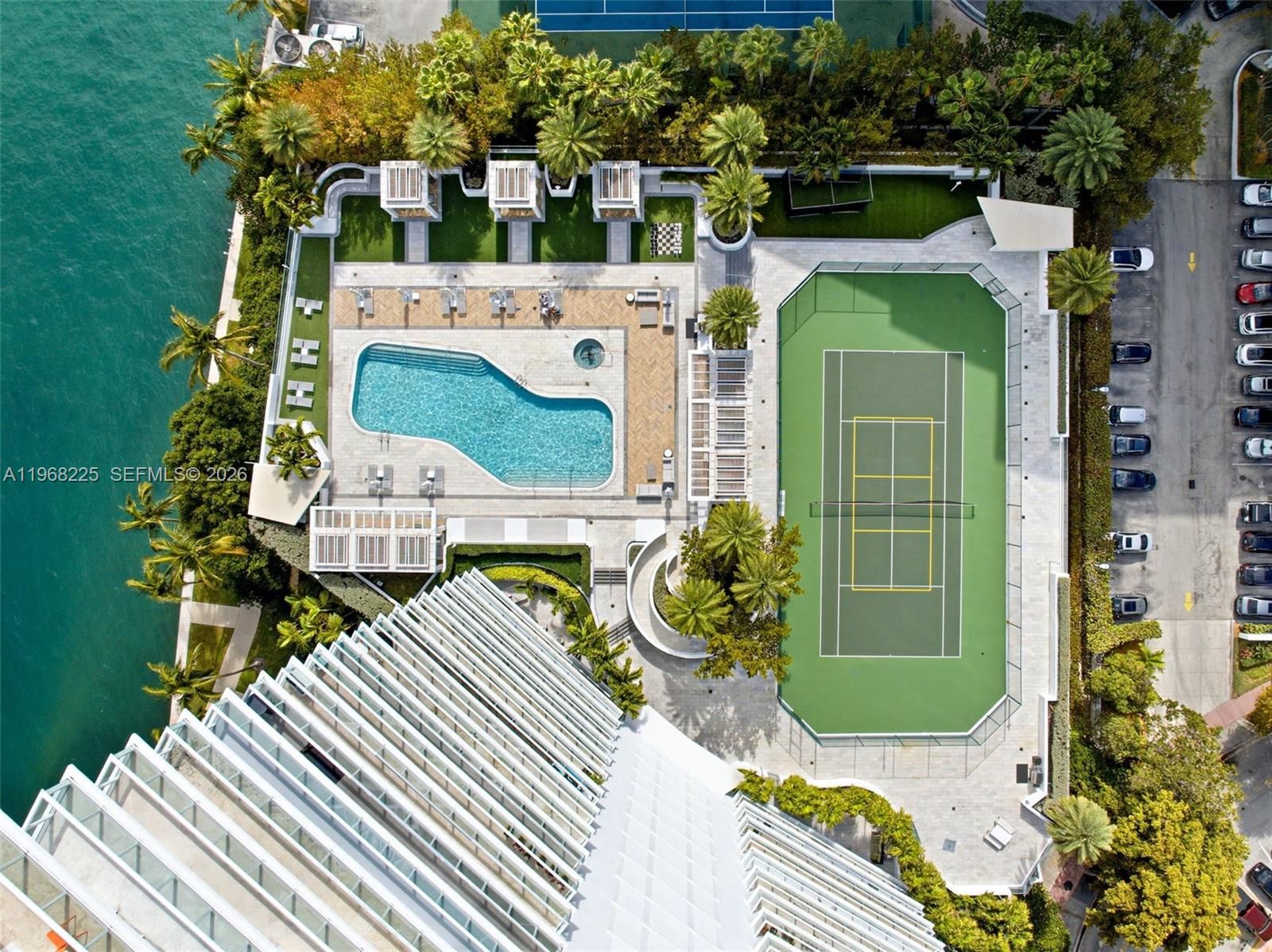 Grand Venetian condos