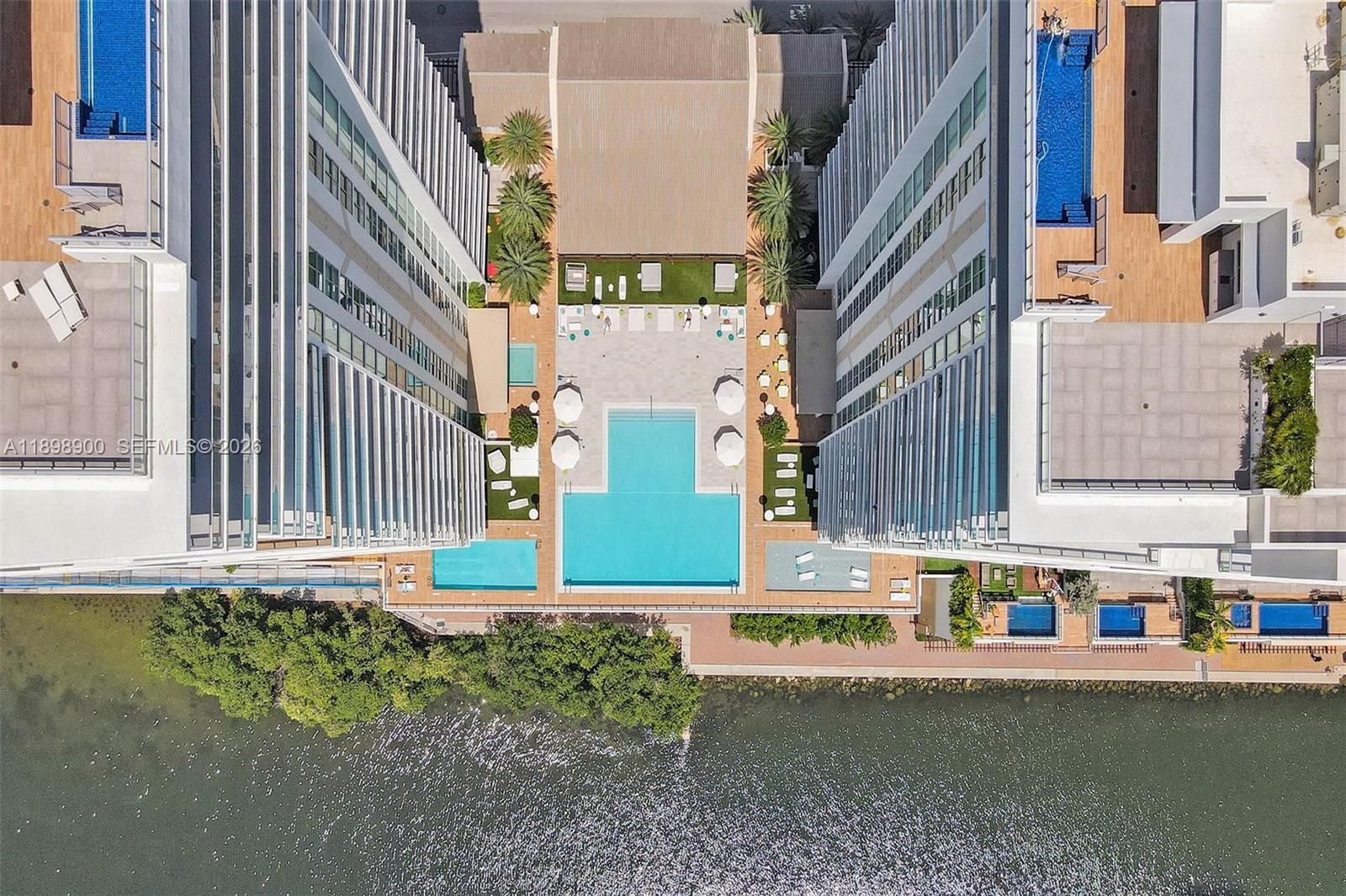 Parque Towers Condos