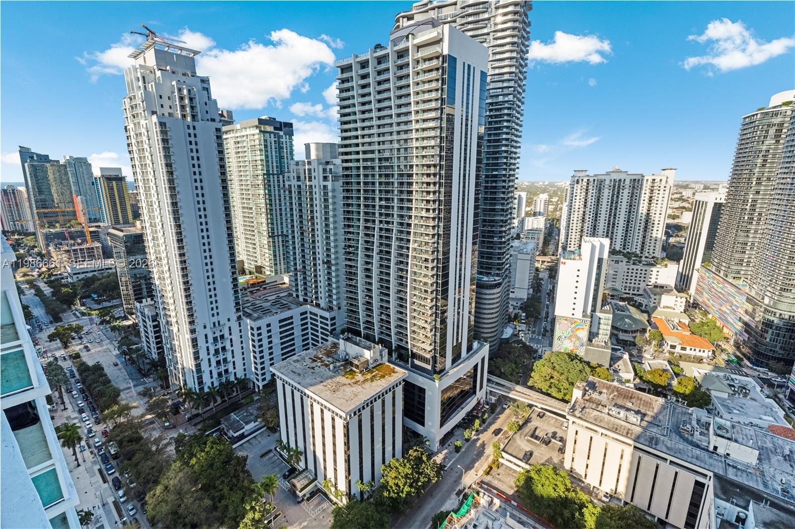 Foe sale The Plaza on Brickell West condominium